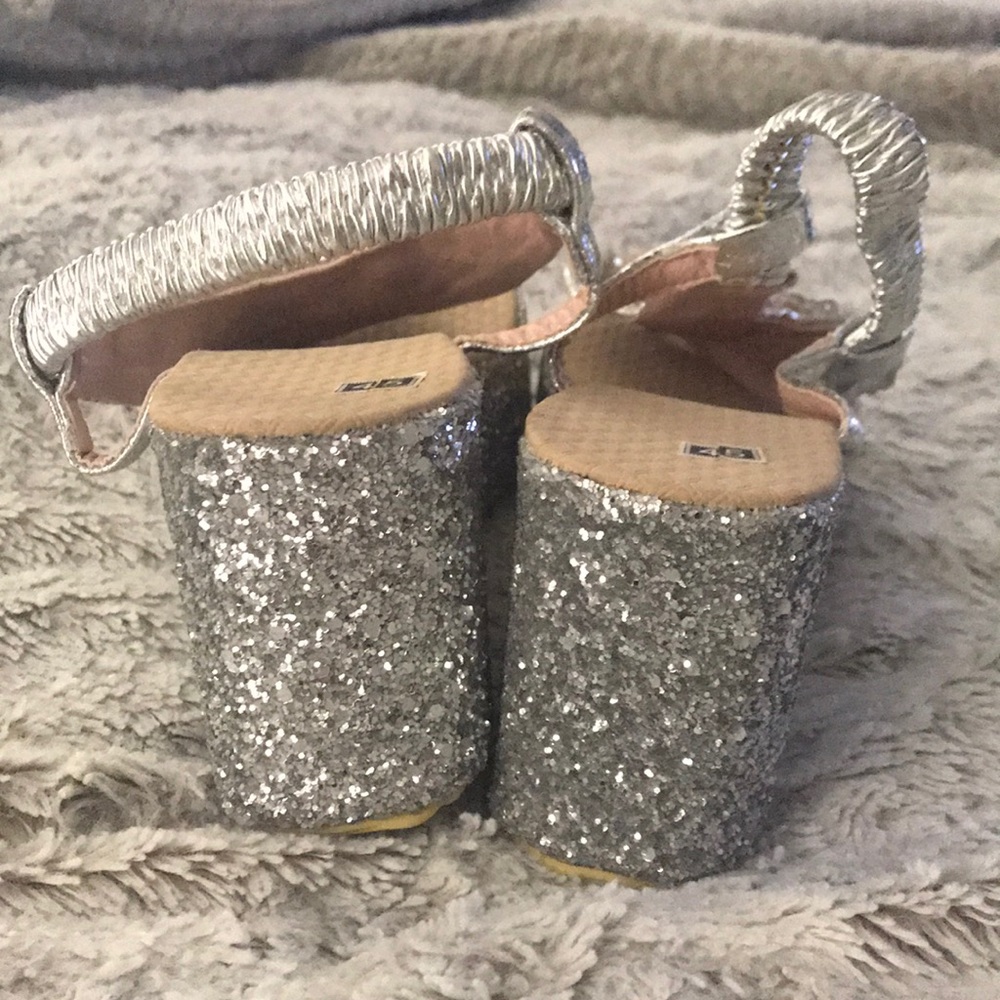 Shoes with Rhinestones - Picture 3 of 4